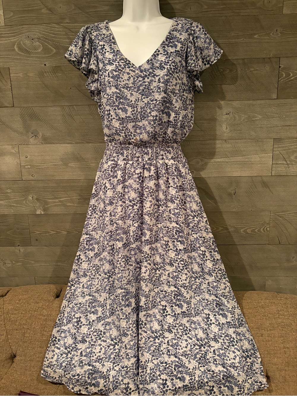 MSK Blue and White Floral V-Neck Midi Dress